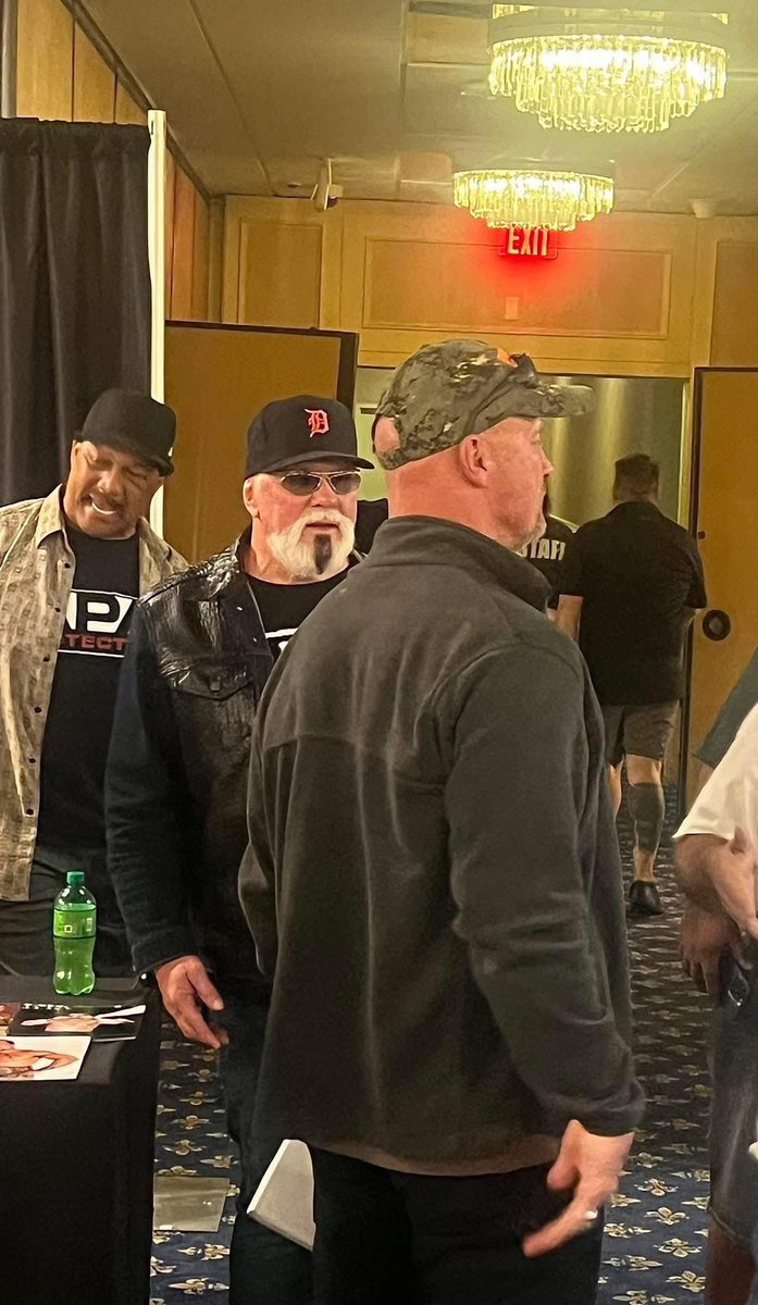 Book Pro Wrestlers tweet media