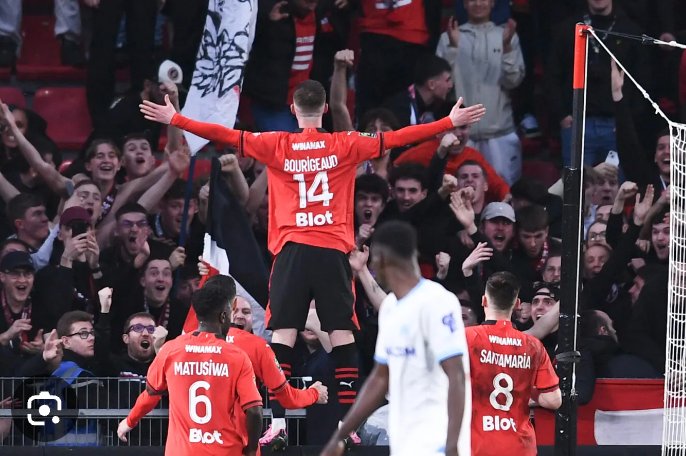 Stade de la route de Lorient 🔴⚫ tweet media