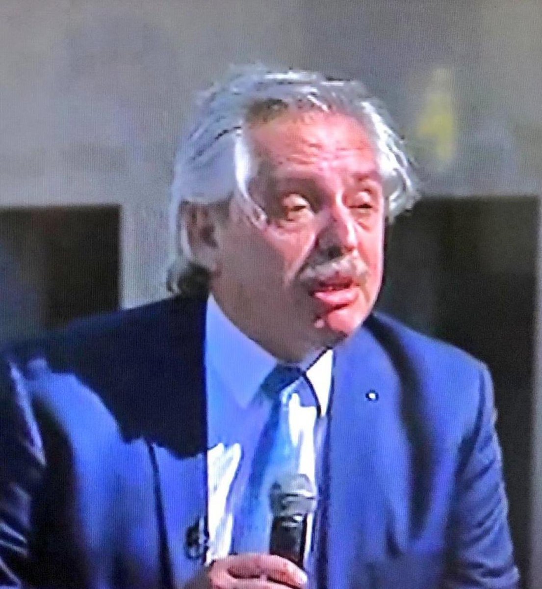 No La Ven!!  tweet media