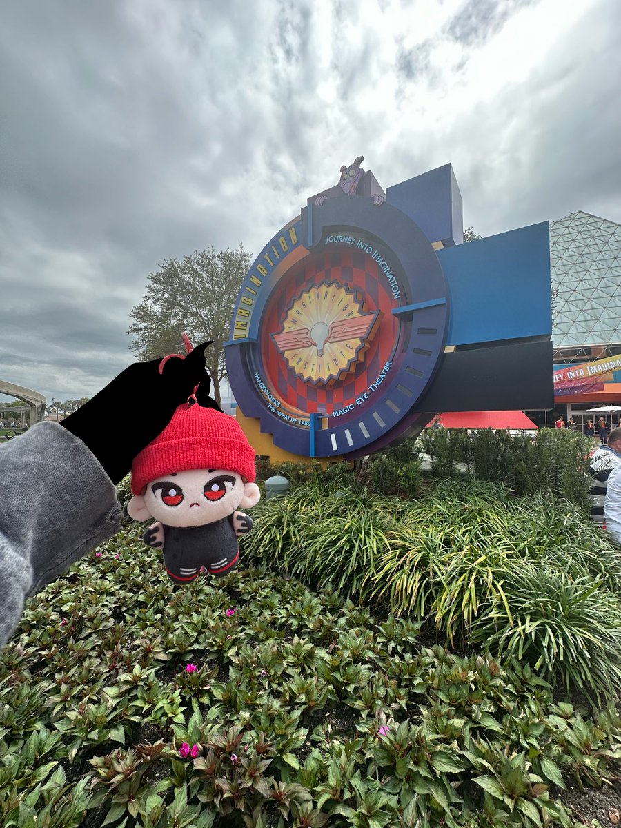 blurry 𓃑 tweet media