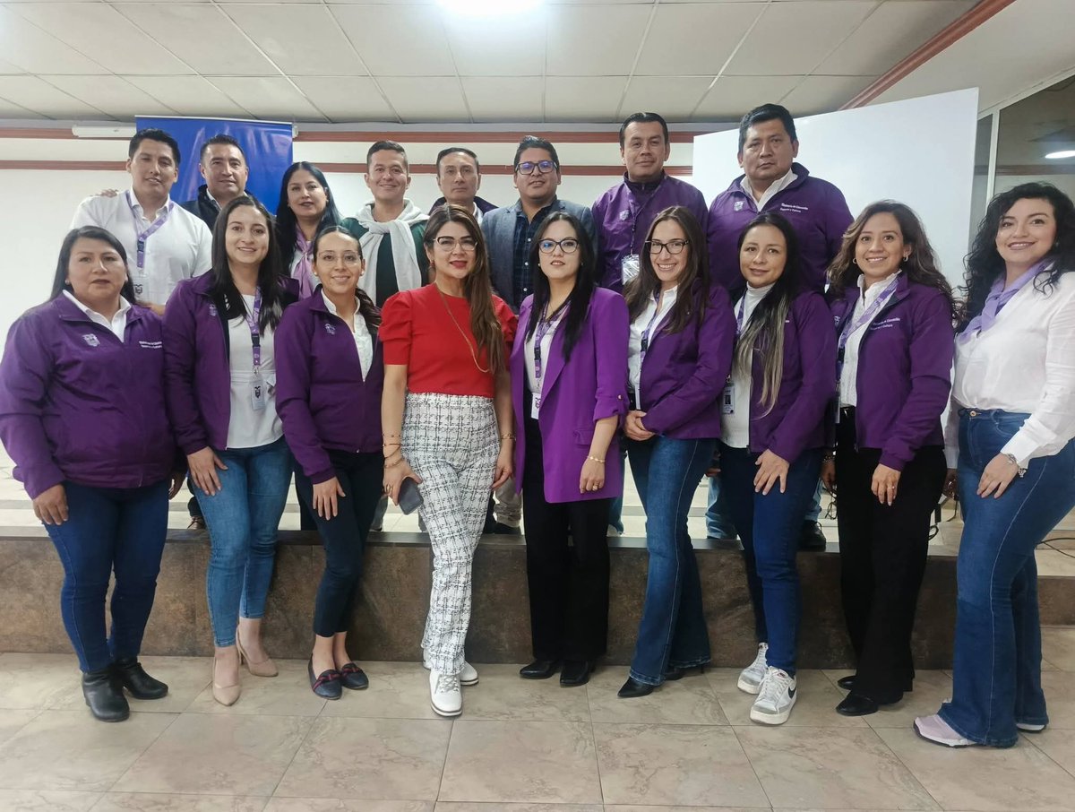 EducacionZ3_Ec's tweet photo. ✍🏻🙋🏻‍♀️ Mantuvimos reuniones con líderes, directores zonales y distritales de la Zona 3, con el firme propósito de fortalecer los procesos institucionales, impulsar el trabajo articulado y consolidar nuestro compromiso con una gestión eficiente y cercana.
#ElNuevoEcuador https://t.co/RnhvQ1AZGz