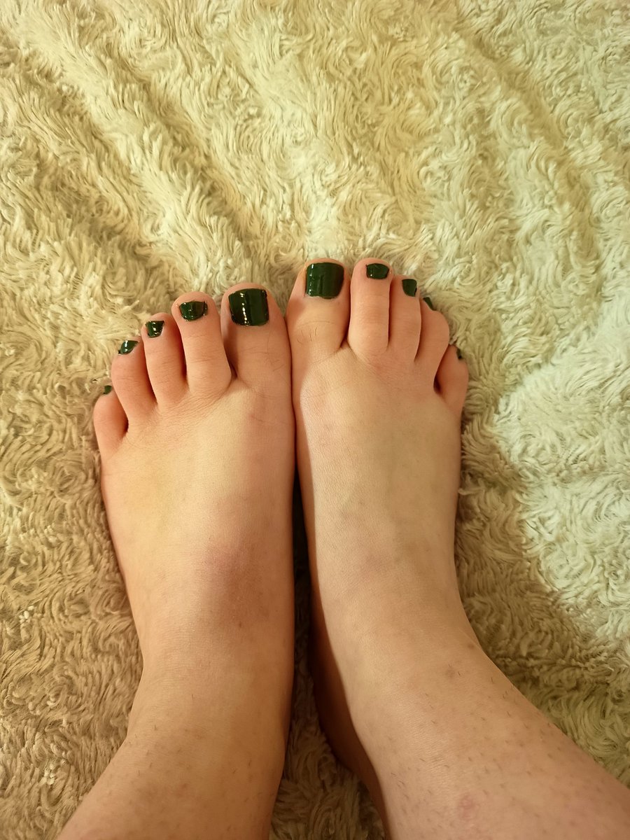 petit pieds d’étudiante 🌼 tweet media