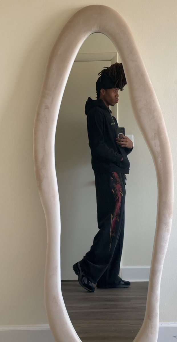 Larry 3x tweet media