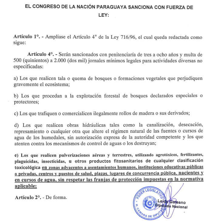 Benitez_yambay's tweet photo. No se en qué partido está la diputada Galeano... pero este inciso e) que ella propone como proyecto de ley (no se si se da cuenta) prohibe fumigar contra cualquier plaga (como el dengue), chau las huertas urbanas, cualquier tipo de limpieza de depósitos, hoteles, industrias... todas las cuales están en la situación que ella describe.

Esa fijación que tienen ciertos legisladores de perseguir penalmente a los trabajadores del campo -productores de distintos rubros- deben hacérselo ver.

¿Qué ganan subiéndose a la agenda de la destrucción de la producción, más que el aplauso de 3 oenegés?

No hay ninguna organización seria que podría estar a favor de esto.
