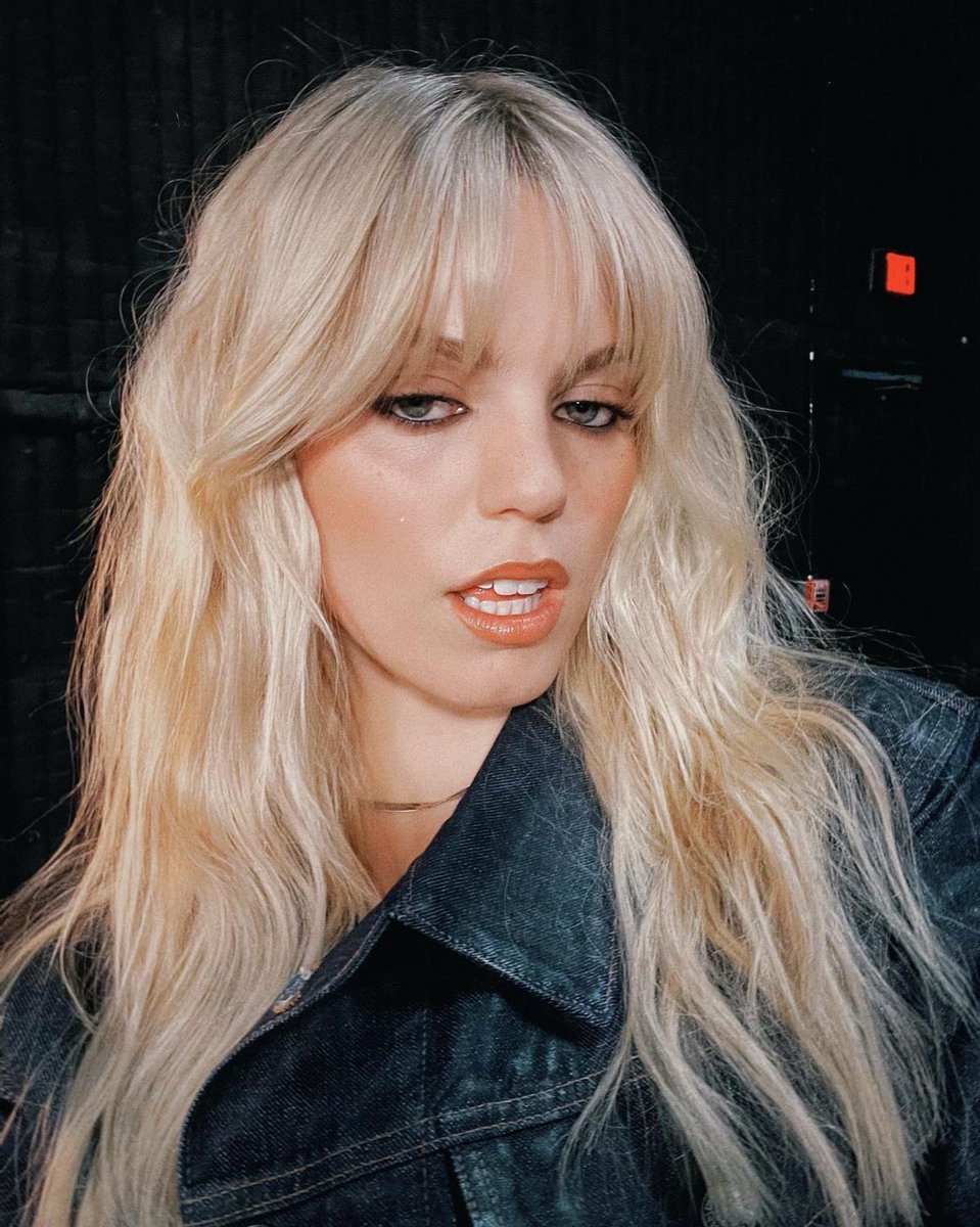 every day reneé rapp ★ tweet media