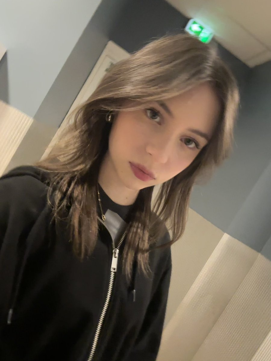 𝙇𝙖𝙪𝙧𝙖 🪽 tweet media