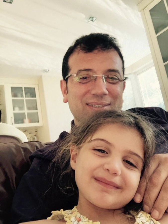 muhalifmd's tweet photo. Akın Gürlek: "Benim de bir ailem var."
O sırada tutuklu muhalifler: https://t.co/1ID2aMPC6O