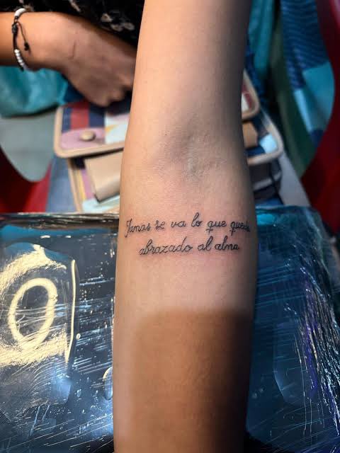 david_sant_'s tweet photo. Siempre será un honor para mí que lleven mis letras. #tattoo #tatuaje #tatoo #tatto #frases #davidsant #davidsantfrases https://t.co/W9lZpwac1T