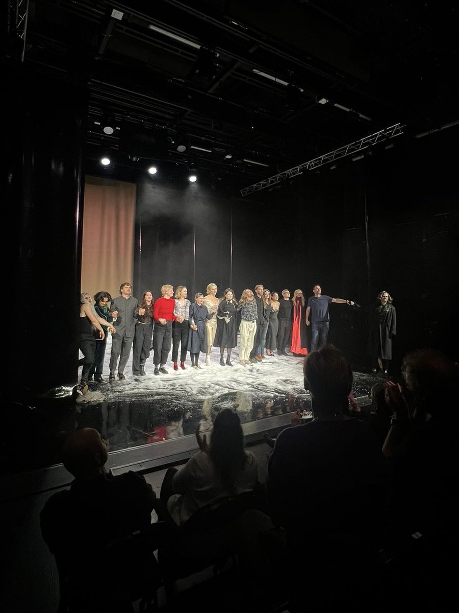 Berliner Ensemble tweet media