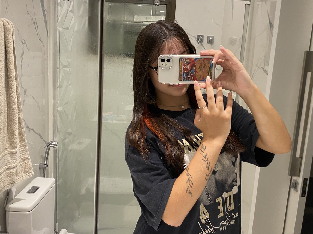 lis | exp.int. tweet media