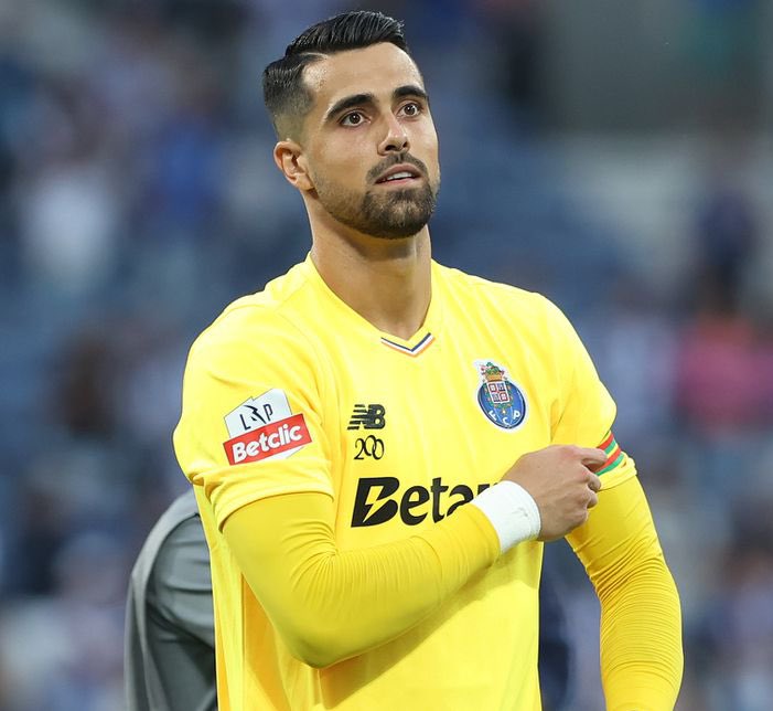 Que exibição de Diogo Costa. Se não foi a melhor da carreira, anda certamente bem perto disso.

Um dos melhores do mundo. Elite. 💙