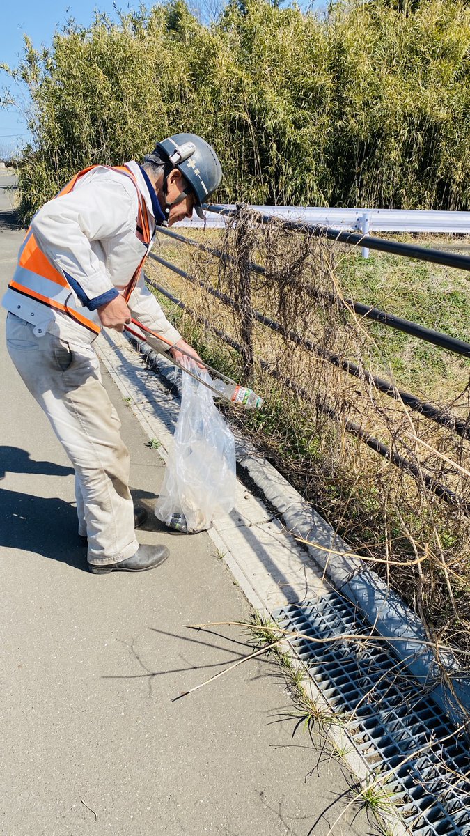build_20190301's tweet photo. ２０２６.３月ゴミ拾い大作戦1
#ゴミ拾い 📷ポイ捨てが少しでも減りますように…  
汚物捨てる人、拾う人 ＃ペットボトルは汚物入れではない https://t.co/WVukXqGUKz