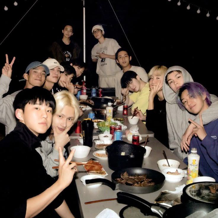 azi - comms open🫶🏻 tweet media