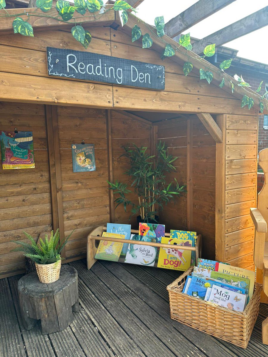 JCEnglishHub's tweet image. Sunnier, drier weather means lots more opportunities for reading outside. What an inviting space @SmawthorneHMA #LoveReading