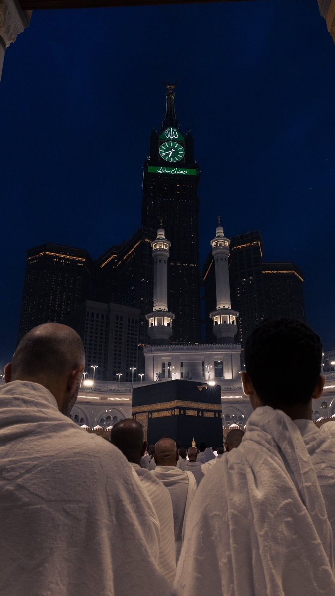 العيد أن تصل من قطعك، وتعفو عن من ظلمك، و تعطي من حرمك، و تسامح من أساء إليك.

"تقبل الله منّا ومنكم وكل عام وانتم بخير"