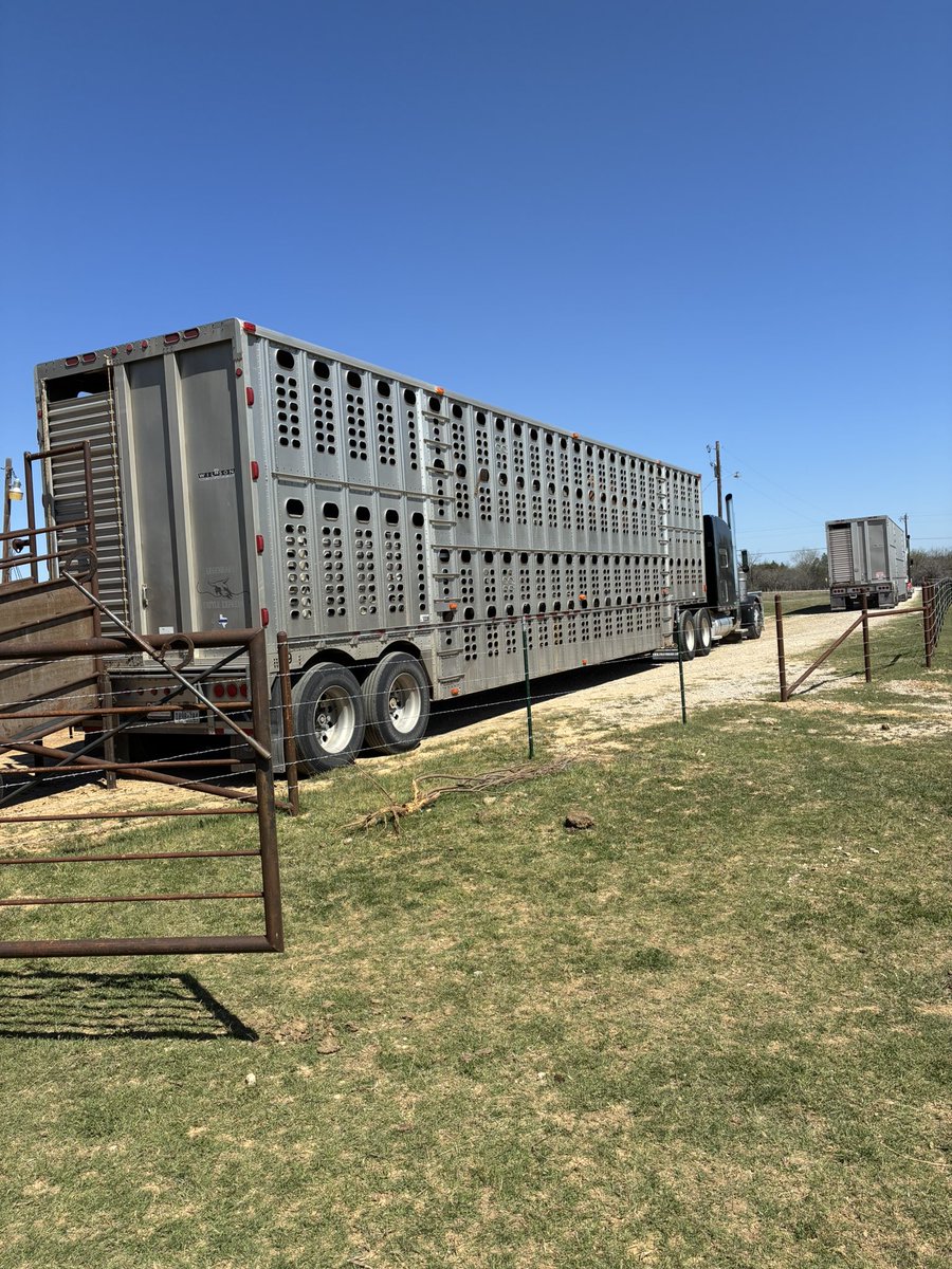 JB and family tweet media