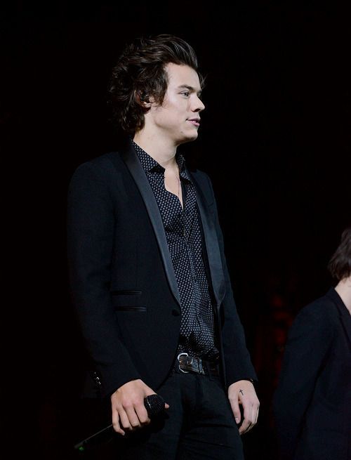 WhyLarryIsReal tweet media