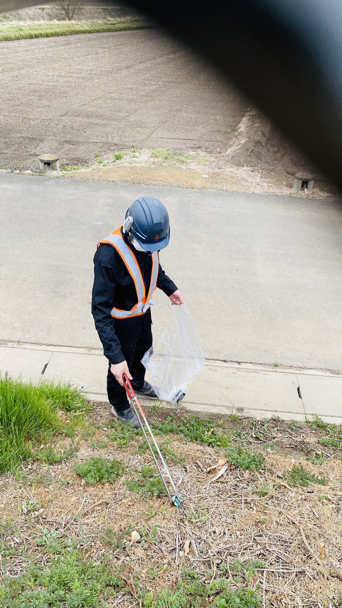 build_20190301's tweet photo. ２０２６.３月ゴミ拾い大作戦2
 #ゴミ拾い ＃曇天＃福拾い 3月福拾い挙行 今年度の締めくくる福拾いでした　この地域に今後も皆と顔晴🌤っていきましょう🥰 https://t.co/cflJ7bX5mu