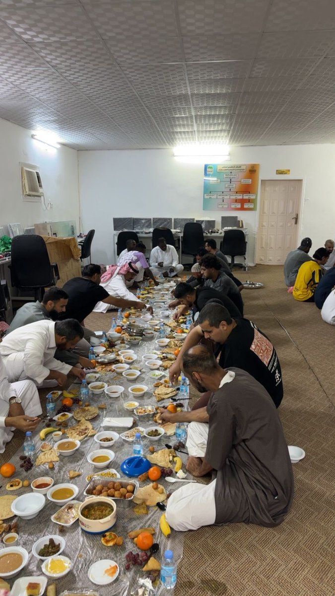 gqfilan's tweet photo. الحمدلله على التمام، الحمدلله على عظيم المنِّ والإنعام، اللهم أعده علينا ونحن في أحسن حال
في ختام شهر الخير رمضان قدمت جمعية التنمية الاجتماعية بقفيلان فطور جماعي لي اهالي المنطقة وتشكر كل من ساهم وحضر https://t.co/kolWGbkPtX