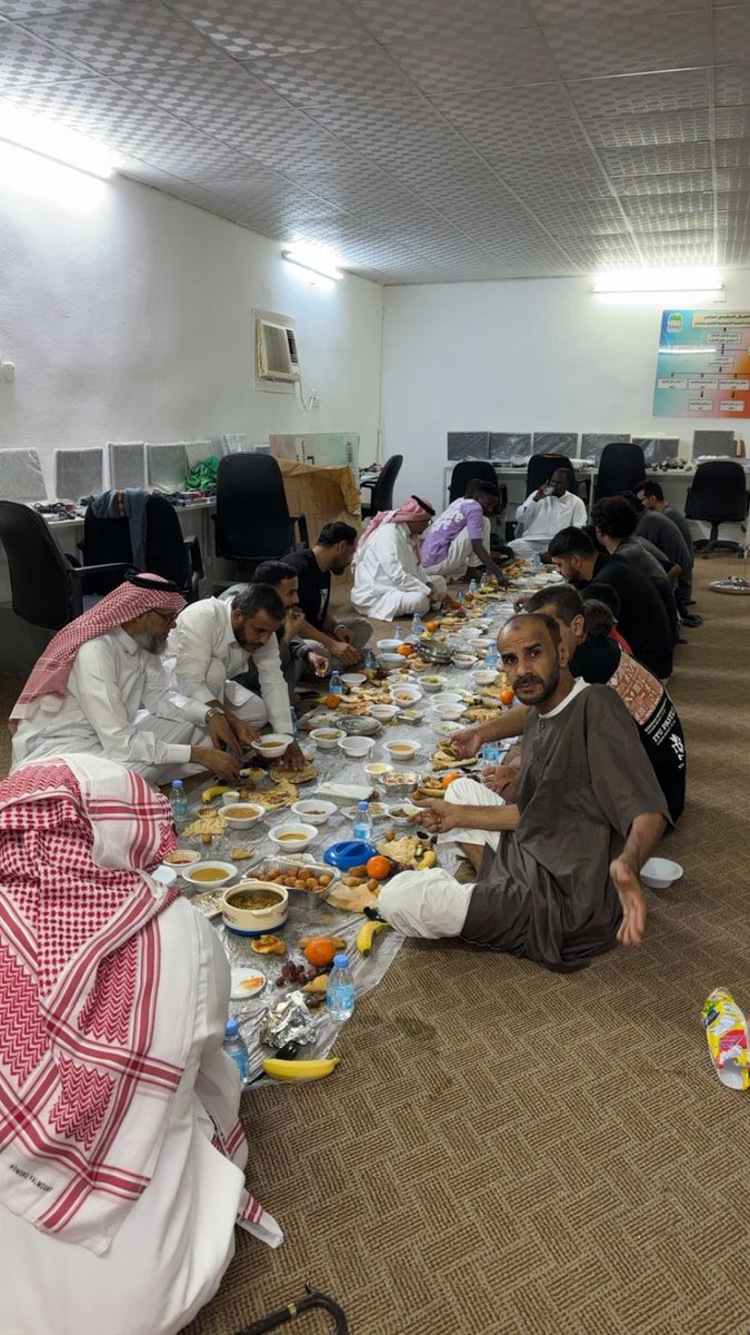 gqfilan's tweet photo. الحمدلله على التمام، الحمدلله على عظيم المنِّ والإنعام، اللهم أعده علينا ونحن في أحسن حال
في ختام شهر الخير رمضان قدمت جمعية التنمية الاجتماعية بقفيلان فطور جماعي لي اهالي المنطقة وتشكر كل من ساهم وحضر https://t.co/kolWGbkPtX