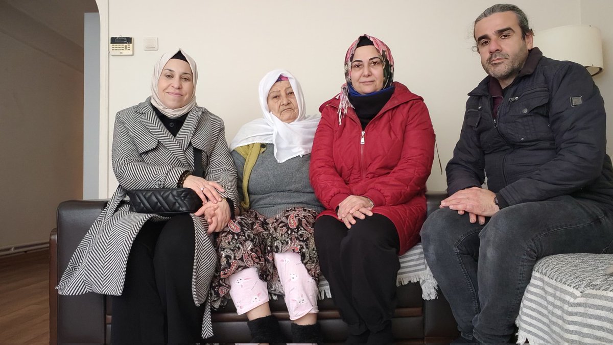 Ramazanın son gününde de mahallelerimizde hane ziyaretlerimizi sürdürerek gönüllere dokunmaya devam ettik. 🌙

Bayram; sadece kutlamak değil, hatırlamak, hal hatır sormak ve gönül köprüleri kurmaktır. Samimiyetle çaldığımız her kapıda, paylaştığımız her tebessümde bu güzel