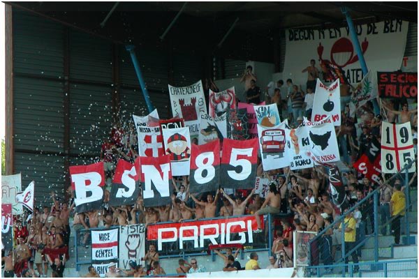 MCernissa's tweet photo. DB 2001-2002-2003 @ogcnice #bsn85 Fistez vous https://t.co/fxo26H1yFS