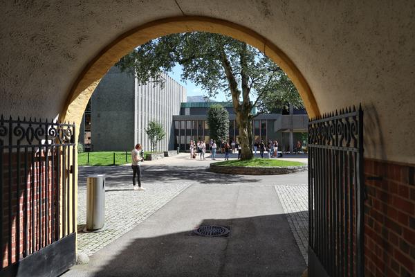 eOnomast tweet media