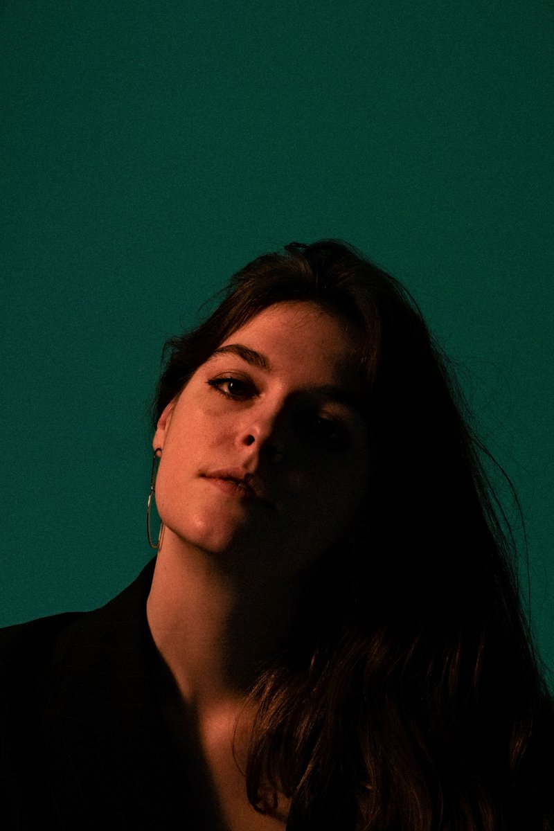 Distort_tears's tweet photo. Mon tout premier shooting en studio en 2022 avec Jeanne en tant que modèle https://t.co/zgn0lYu9JW