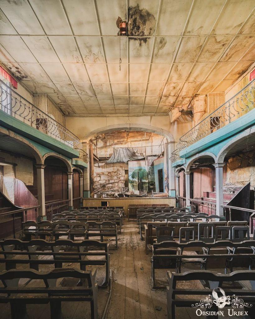 ObsidianUrbex's tweet image. 📷 Random photo from my collection of places lost in time. Want its story? Ask in the comments!

💙 Follow if you love #Urbex and #AbandonedPlaces photography

#PhotoOfTheDay #Photographer #Photography