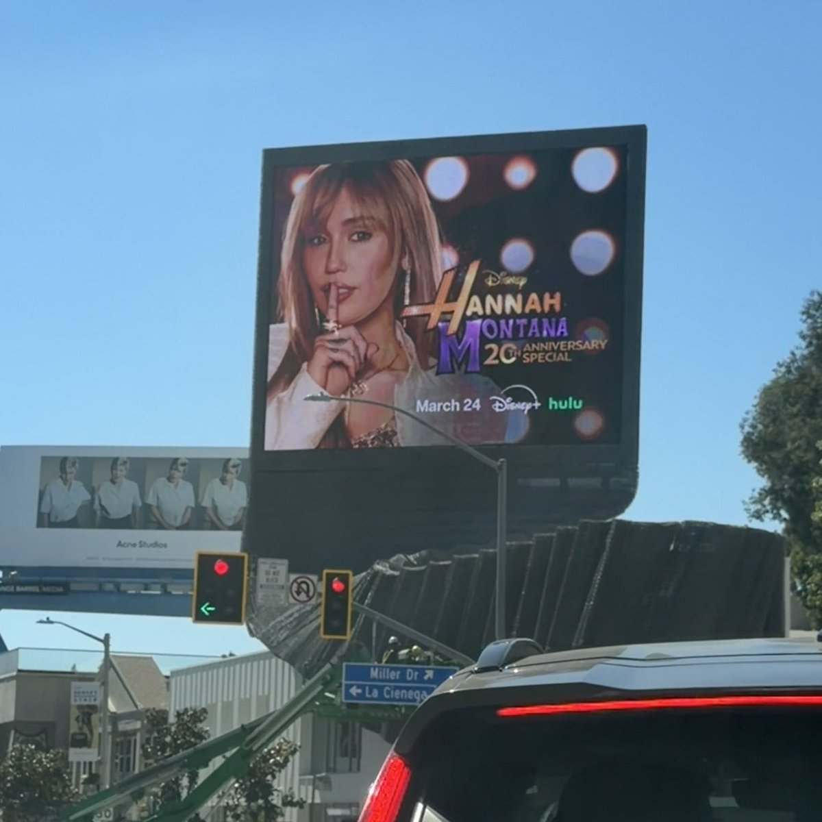 Miley Cyrus Noticias tweet media