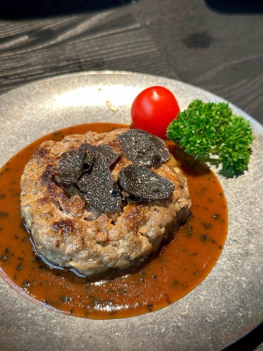 ReneeBrowm's tweet photo. Tried the signature truffle mushroom risotto at @OsteriaLuna—creamy, earthy, and cooked to absolute perfection!  Paired with a fresh basil salad, every bite felt like a hug. Highly recommend for cozy Italian vibes. #FoodieFind #RisottoLovers https://t.co/9DpOLWegsV