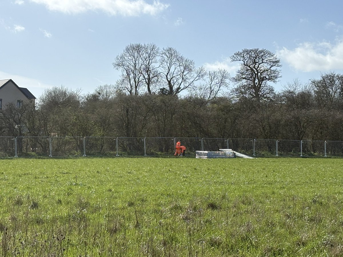 HillTreeCare's tweet photo. 1500m of site fencing installed in Stafford for a new build site for a new client. #fencing #newbuild #groundworks #buildingsite #stafford https://t.co/jMteYc5VZD