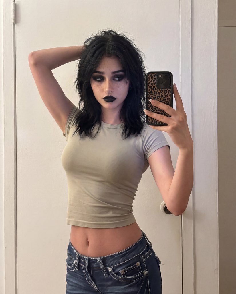 Vickythegoth tweet media