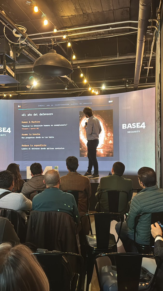 SamuraiBlanco's tweet photo. Que bueno volver a ver a los amigos de @base4sec de nuevo. Esta vez en Bogotá https://t.co/lwF7Ub73vh
