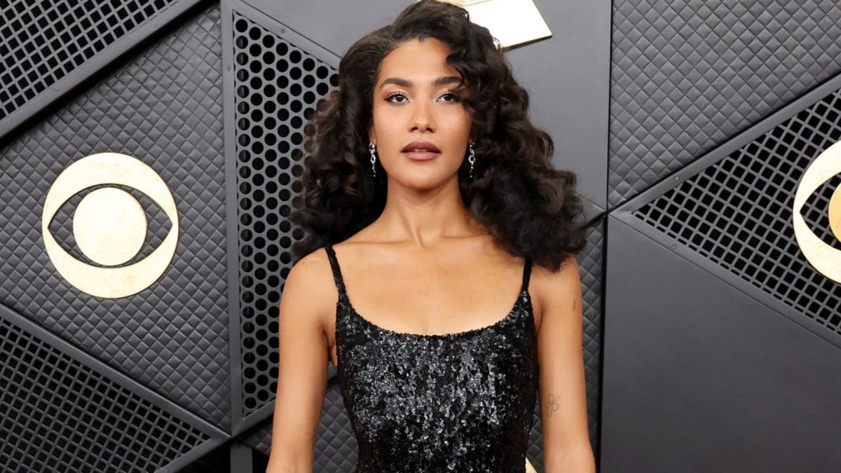 shop_lxuri's tweet image. From soulful vocals to effortless style, Olivia Dean is redefining modern pop culture. Discover her rise, sound, and fashion influence. 

Discover more: bit.ly/478ZW9A

#OliviaDean #MusicCulture #ModernStyle #PopSoul #LXURI #music