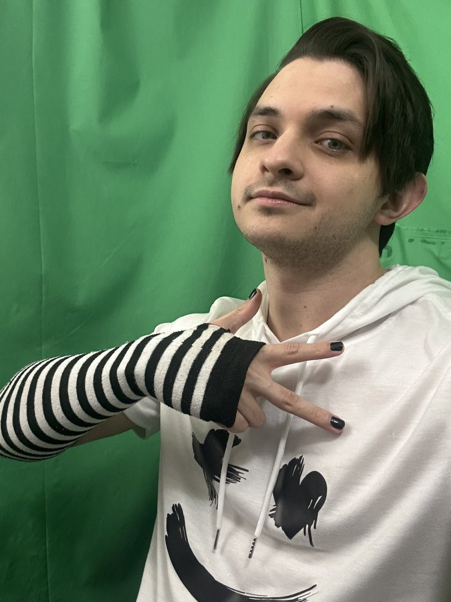 Devin🖤 tweet media