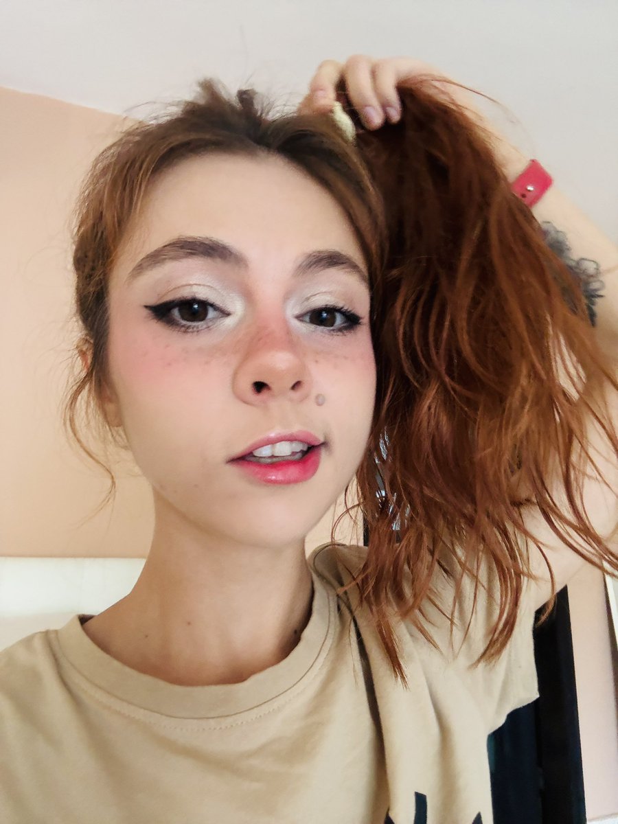 pinky.pupa tweet media