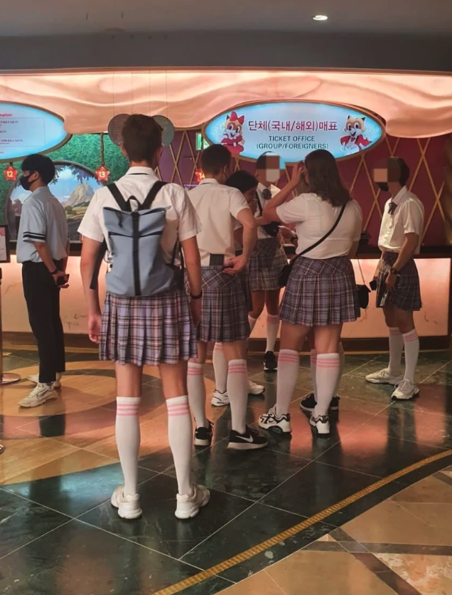 𝐉.𝐂𝐫𝐞𝐰 tweet media