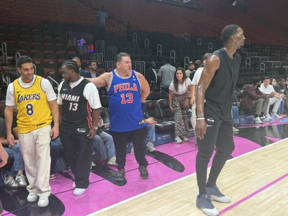 Bones🦴 tweet media