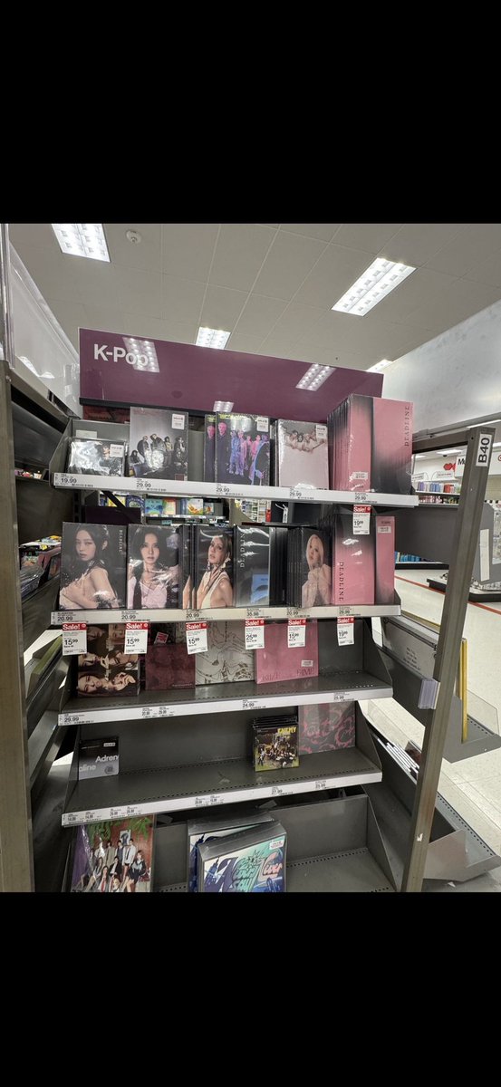 NotyourNORMALoyin tweet media