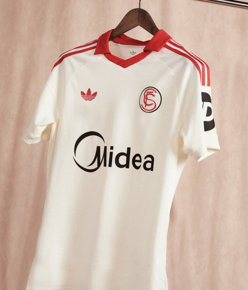 Camisetón!! 

De los 90 pavazos hablaos otro día…
