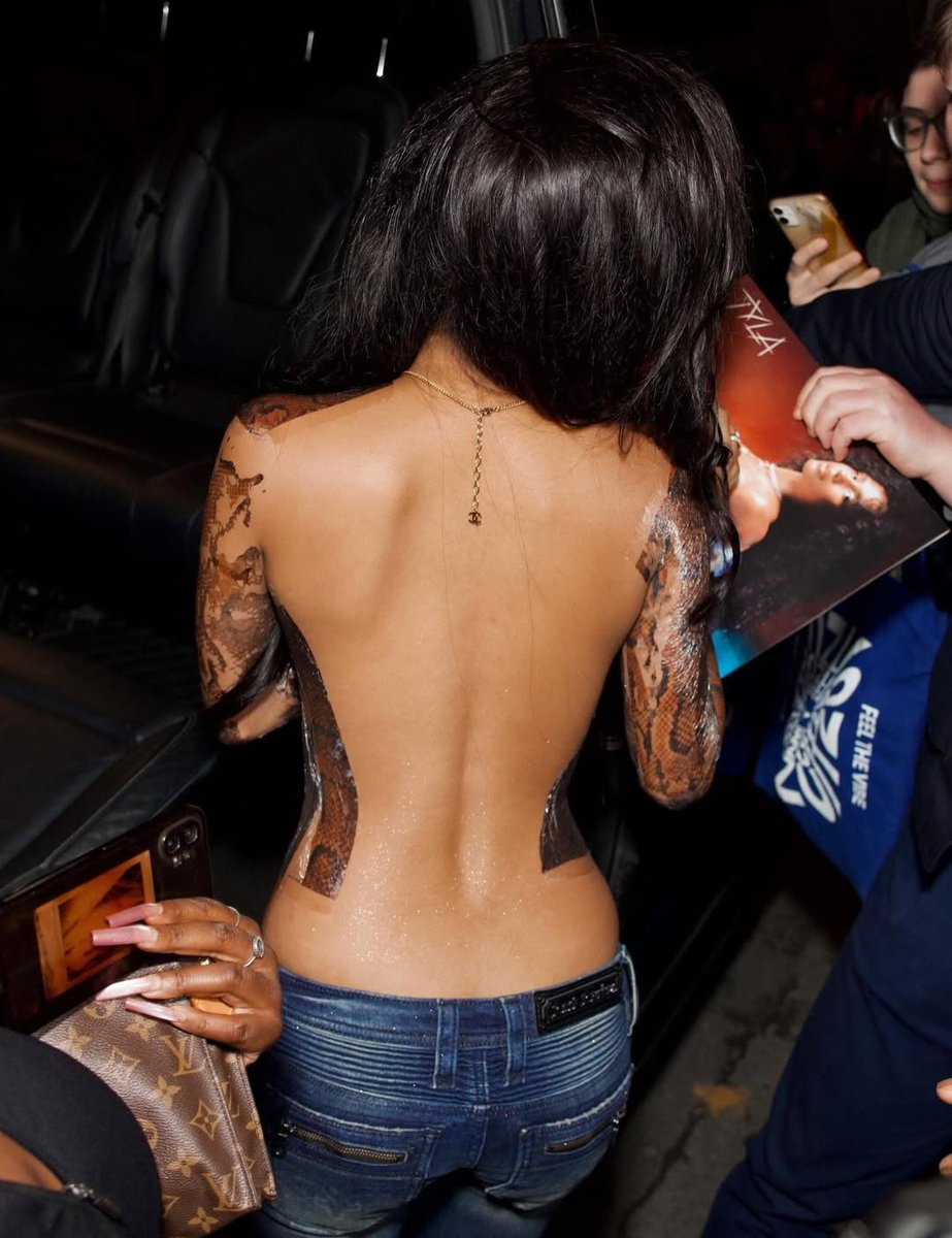 pop vibes tweet media