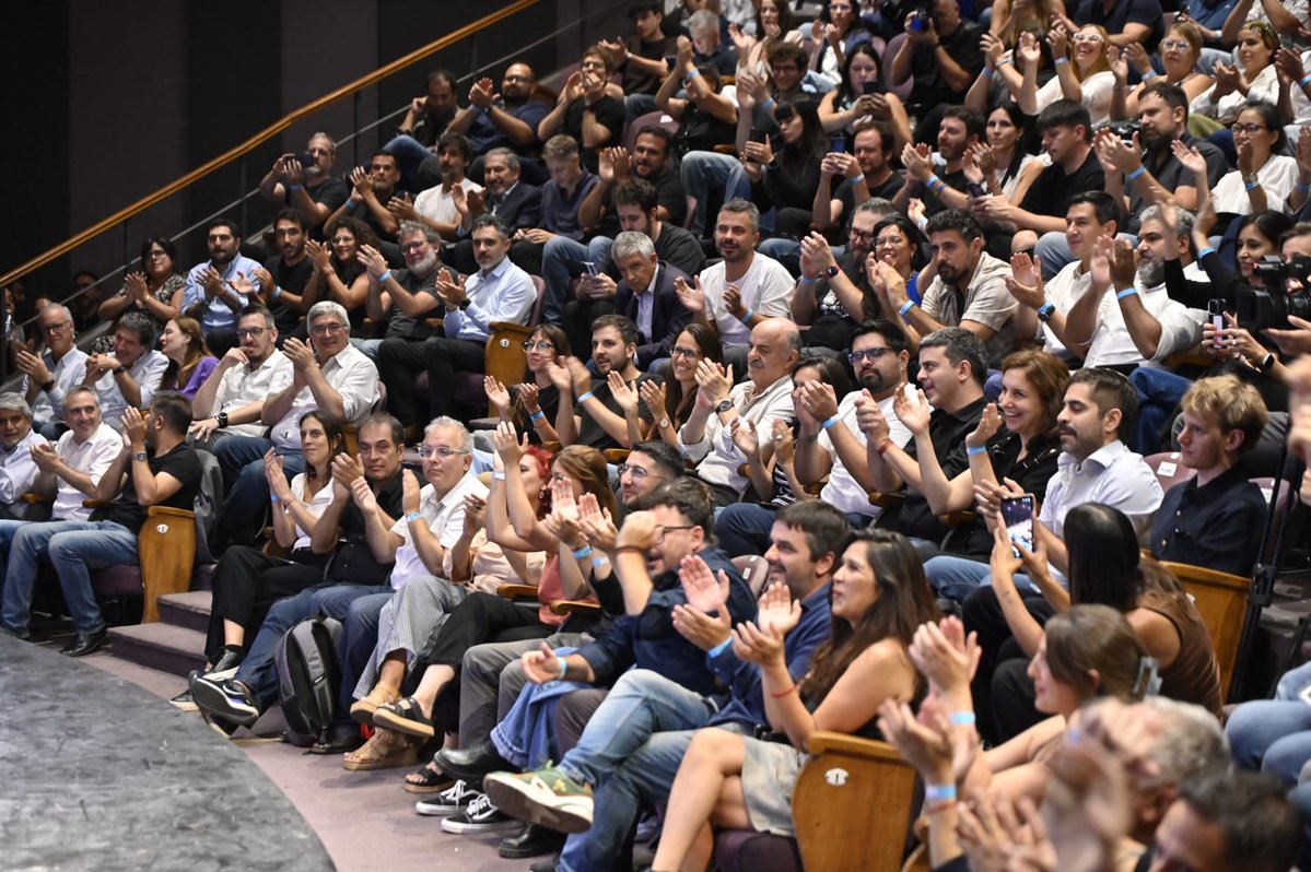 La esperanza crece en toda la Argentina 🇦🇷

Acompañamos a <a href="/Kicillofok/">Axel Kicillof</a>, <a href="/CostaAugusto9/">Augusto Costa</a> y <a href="/BereIanez/">Berenice Iañez</a> en el lanzamiento del Movimiento Derecho al Futuro de la Ciudad de Buenos Aires ✌️