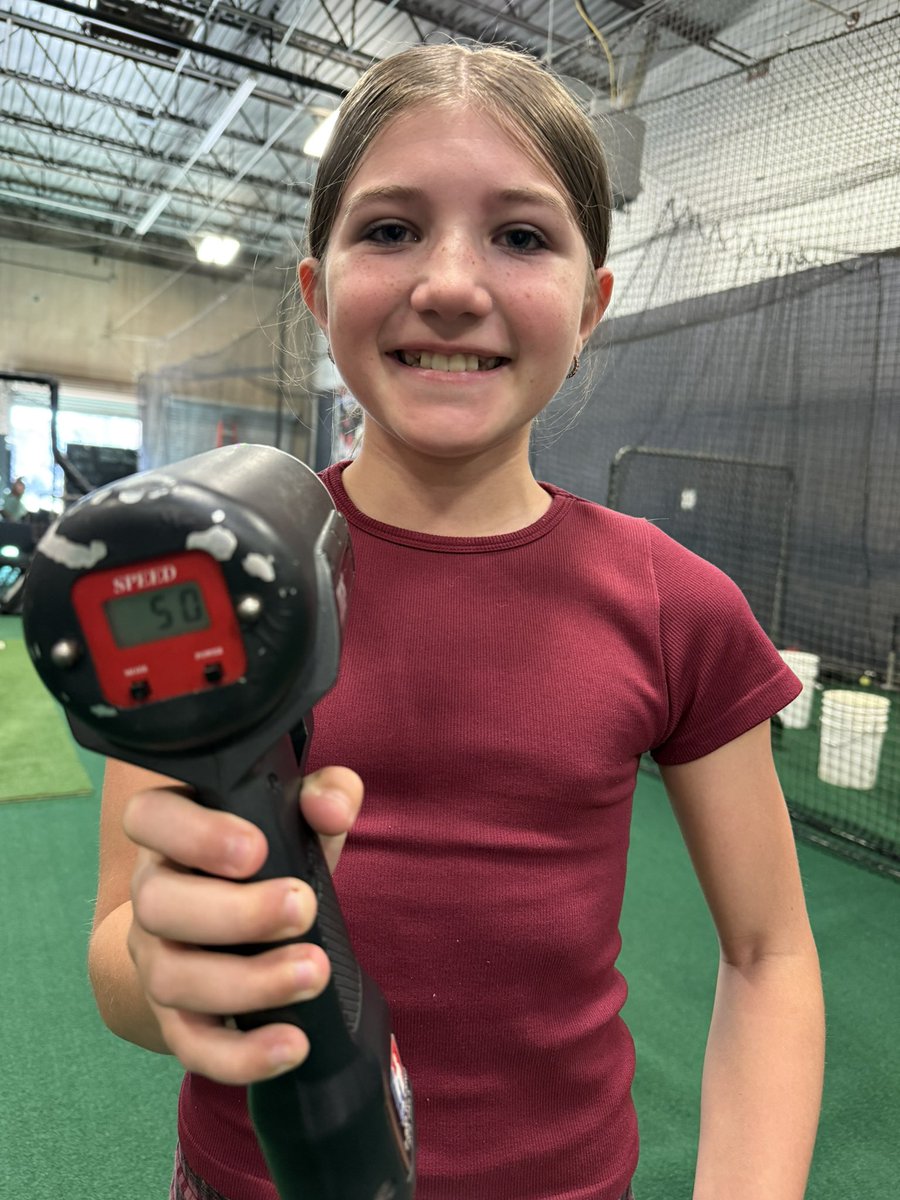 tornadotatum15's tweet photo. ALL MY HARD WORKS BEEN PAYING OFF! HIT A NEW PR TONIGHT!
#softball #FutureAce #levelup #ZoomInLevelUp https://t.co/1R2edqzrW0