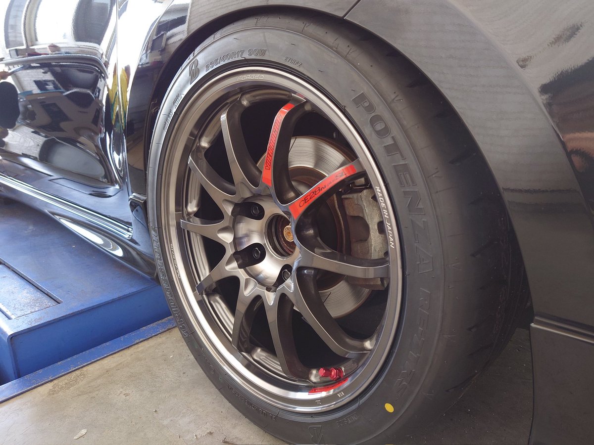 ToshiUchi66's tweet photo. NEWホイール
やっと装着したものの…🥺
#レイズ
#CE28N-plus SL
#RE71RS https://t.co/7TJnkKnBL4