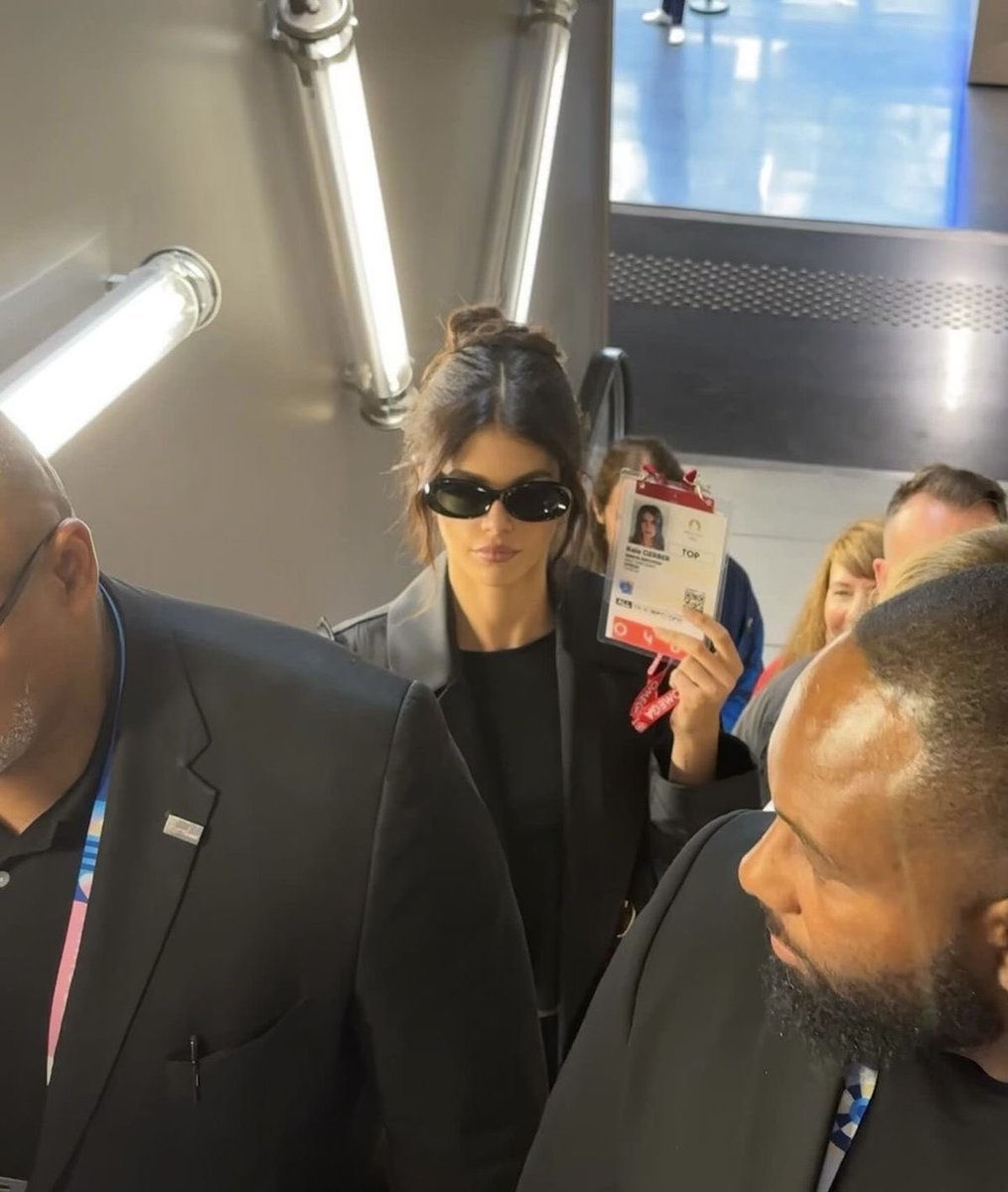 𝑪𝒉𝒍𝒐𝒆 𝑪𝒉𝒆𝒓𝒓𝒚 tweet media