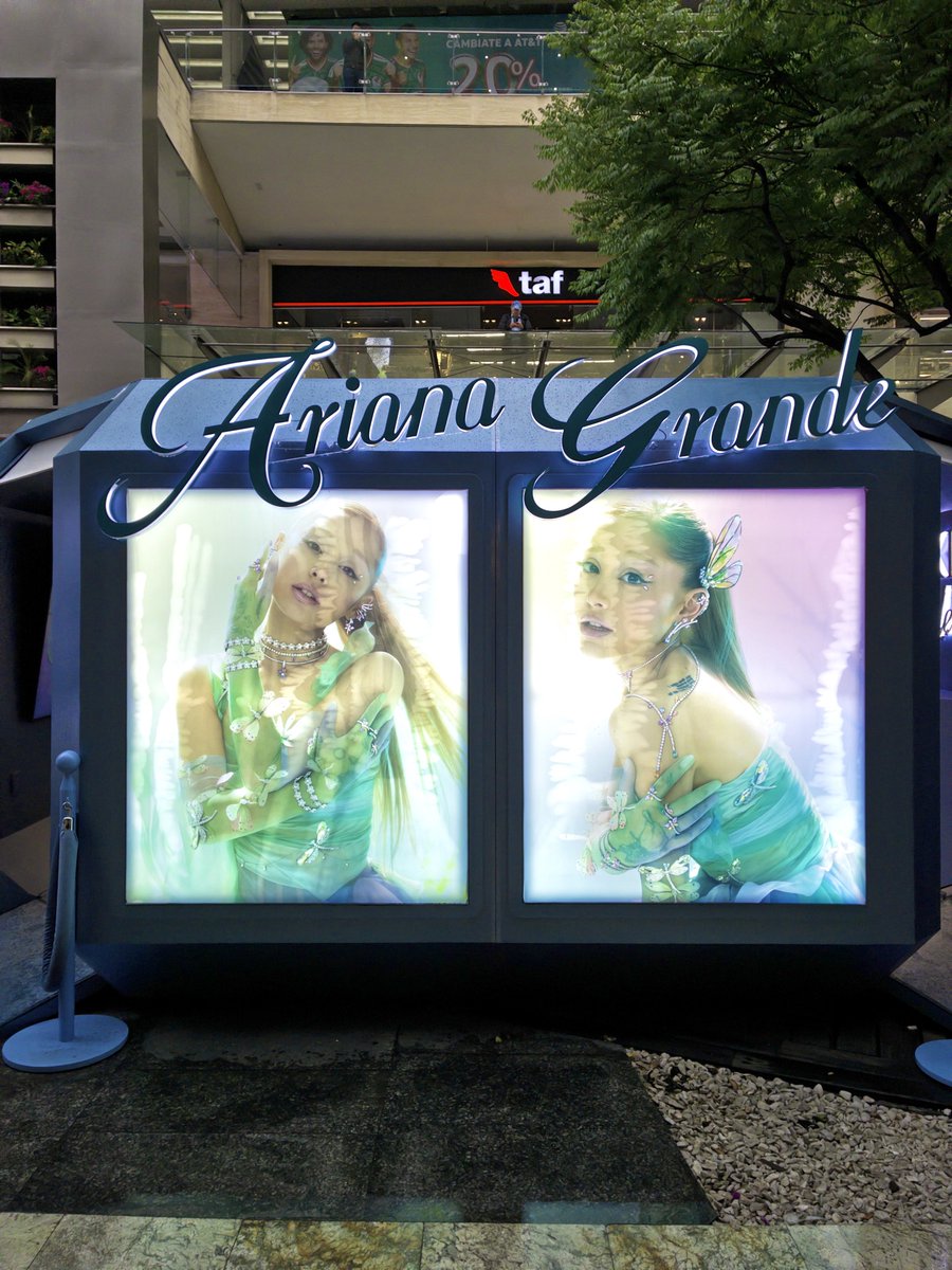 ArianaGMexico's tweet photo. ven a conocer la nueva colección de ariana grande con @swarovski en la pop-up exclusiva enAntara, Polanco 🧚🏻🩵🪷 https://t.co/qd65fdUmhD