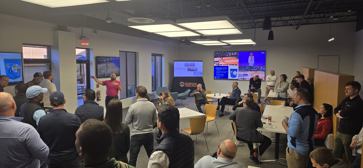 Tom Lea of Columbia's MidPoint Technologies welcomes the crowd at the MTC CRC's annual March Madness party.