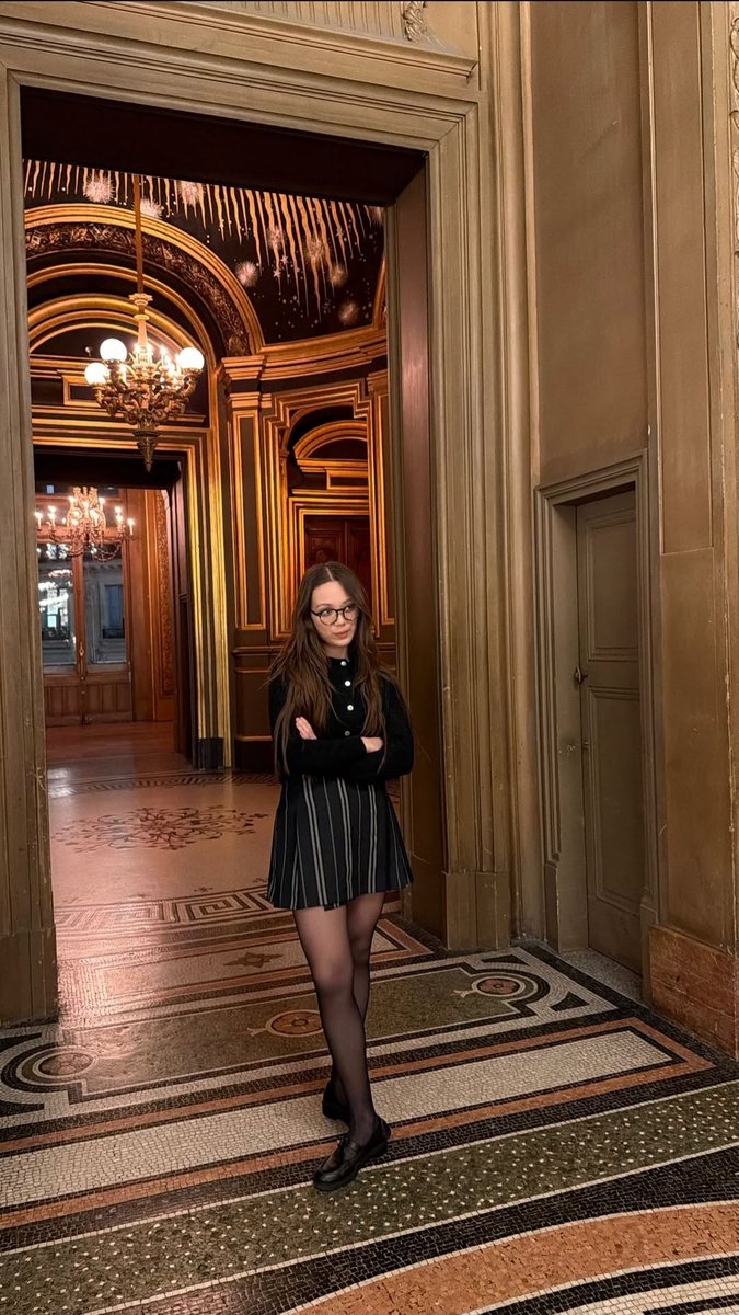 daily laufey tweet media