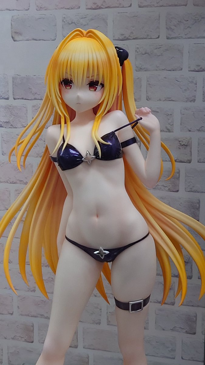 ユニクリのヤミちゃん買おうか悩んでるが、白すぎん?というのをよく見かけたので昨日見てきた。
確かに写真撮ると余計白く見えるけど肉眼だとワイ的には許容範囲かなぁと。(まぁ、もうちょい肌色濃いと嬉しいのは間違いない)
とりあえず肉感素晴らしいので欲しいっすな。予約はいつからや 